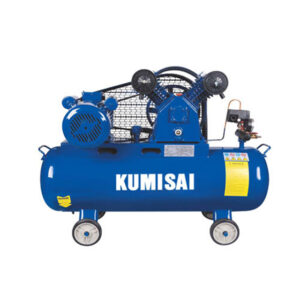 Kumisai KMS-55100  Những model máy nén khí 100 lít này có công suất 5Hp cho nên tốc độ quay đầu nén đạt 850 vòng/phút. Lưu lượng khí đủ cho các thiết bị vừa và nhỏ khi có lưu lượng 640 lít/phút. Máy có thiết kế khá nhỏ gọn với kích thước chỉ có 110 x 42 x 89cm. Do đó mà nó tiết kiệm được không gian cất giữ máy.  Thiết bị có khối lượng khá lớn nhưng việc di chuyển không gặp khó khăn nhờ vào hệ thống bánh xe cơ động cùng 2 tay kéo hai đầu máy. Do đó bạn có thể di chuyển máy đến nhiều khu vực khác nhau.
